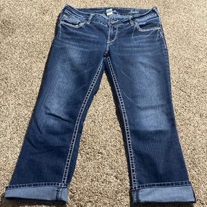 Silver Jean Suki capris. Dark washed.